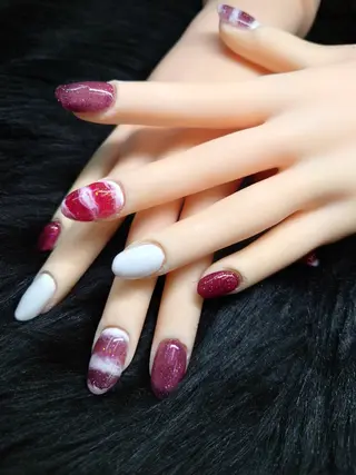 ネイル White  Se7enのネイルデザイン