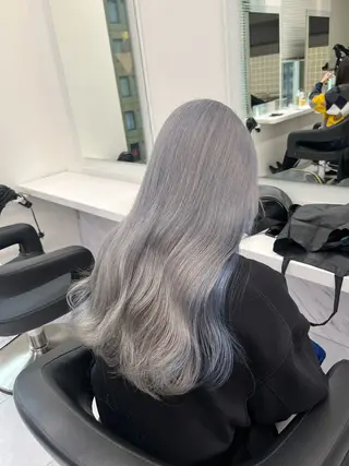 ロング 寒色＆ブリーチ特化 寒色MiOのヘアスタイル