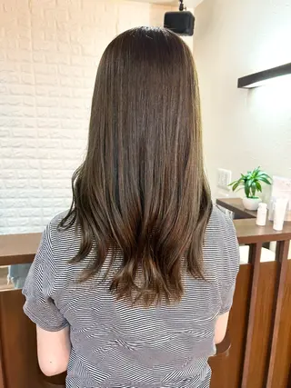 ロング トモタニ ミオのヘアスタイル