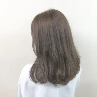 ミディアム カラー レイヤーカット 透明感カラーのヘアスタイル