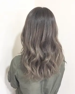 セミロング ヤマグチ ヒカルのヘアスタイル