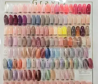 ネイル Gravis Luxey 錦糸町店所属・Megumi ☺︎のネイルデザイン