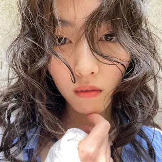 ロング カラー 🦮shiori アイドルオタク🦮のヘアスタイル