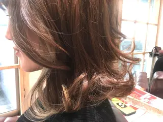 ミディアム カラー youres hair 新宿三丁目所属・髪質改善カラー、美髪 トリートメント専門のヘアスタイル