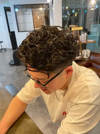 パーマ メンズ 艶髪矯正|ダイオウ シュナのヘアスタイル