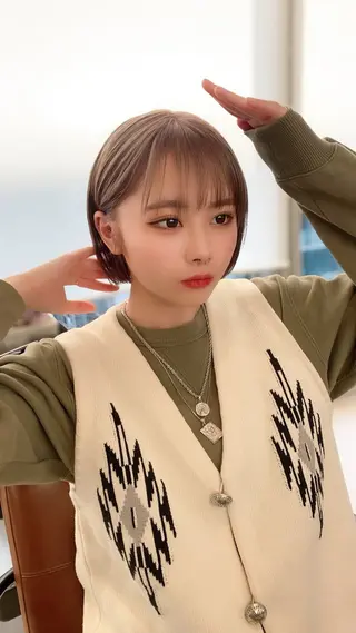 セミロング カラー 顔まわりの神様✨ 透明感カラー藤嶋秀幸のヘアスタイル