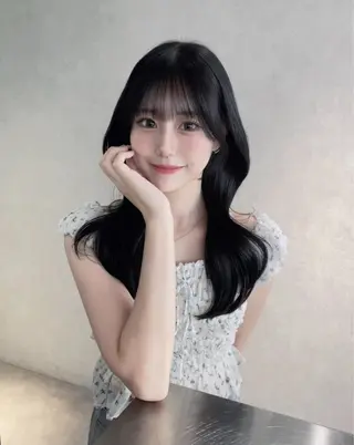 ロング Qin原宿店所属・葵 韓国オタク美容師 レイヤーカットのヘアスタイル