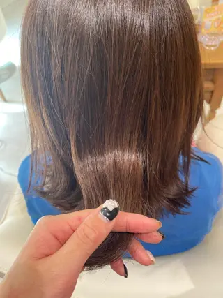 ミディアム カラー 梛木 唯のヘアスタイル