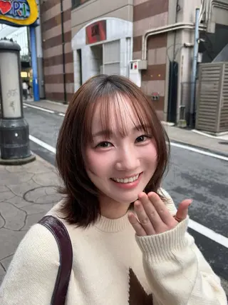 ミディアム 越冨 晃平のヘアスタイル