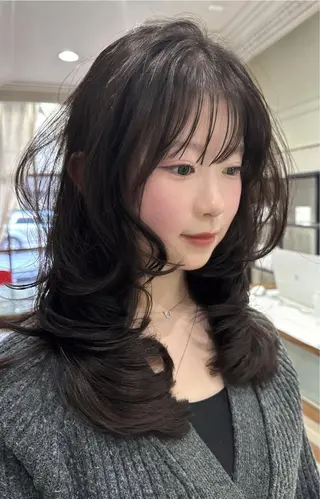 ロング カラー ARMONY表参道店所属・韓国風レイヤーカラー ライムのヘアスタイル