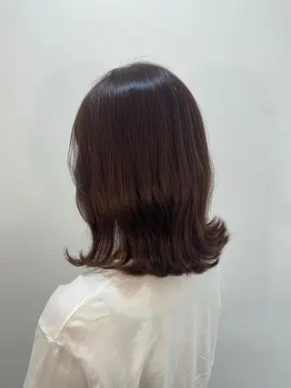 ミディアム カラー natsumi / N°ariaのヘアスタイル