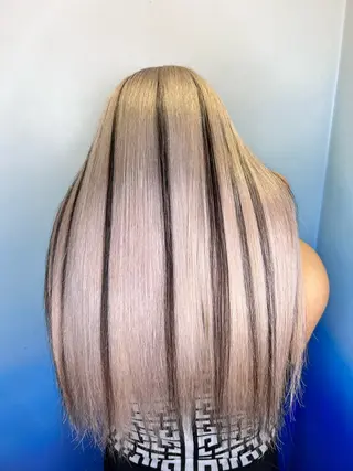 セミロング カラー ヘアアレンジ 🔥ハイトーンカラー ギャルNAOKI🔥のヘアスタイル