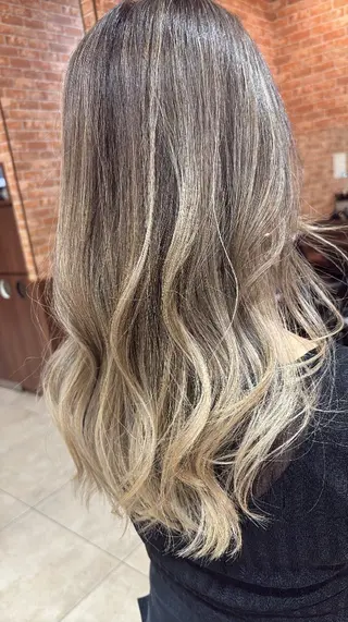 ミディアム カラー TRACEst西尾店所属・オノ ビビのヘアスタイル