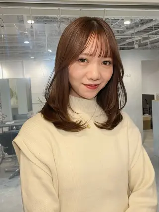 ミディアム SAKI 新宿のヘアスタイル