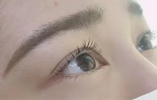 マツエク・マツパ TotalBeautysalonCURE所属・CURE 朱梨のネイルデザイン