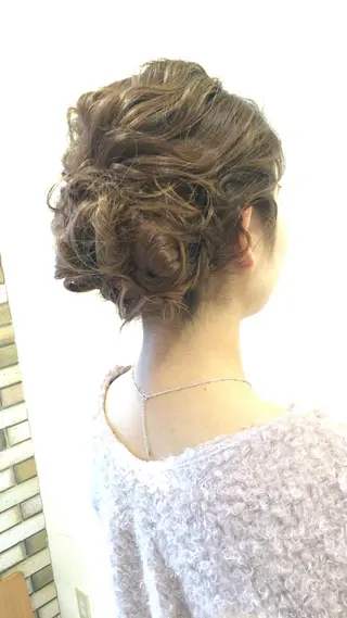 セミロング カラー ヘアアレンジ G LUX(ジールクス)所属・清水 まなのマツエク・マツパデザイン