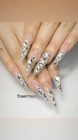 ネイル フラワー ムーンのネイルデザイン