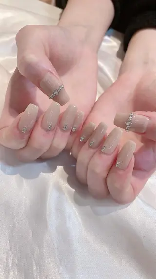 ネイル 𝘙𝘪𝘰𝘯𝘢 ...🕯🤍のネイルデザイン