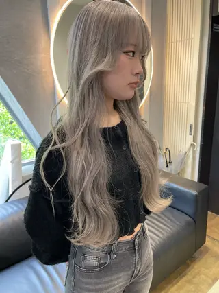 ロング カラー TATSUブリーチ/ ミルクティーベージュのヘアスタイル