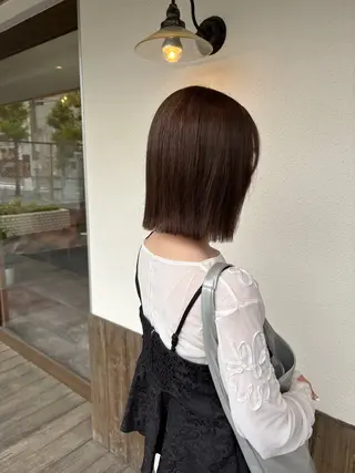 ミディアム 西田 朋華のヘアスタイル