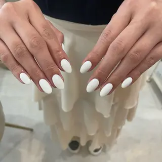 ネイル 𝑟𝑖𝑠𝑎 🕯‎🤍のネイルデザイン