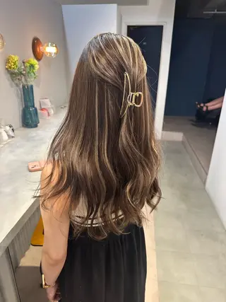 ロング カラー 💖ハイライト/ハイ トーン💖MIKIのヘアスタイル