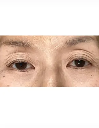 マツエク・マツパ まつげパーマカラー モデルBAGUS凜華のヘアスタイル