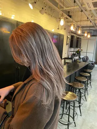 セミロング Steelo  渋谷所属・✴︎赤み除去カラー daichi✴︎のヘアスタイル