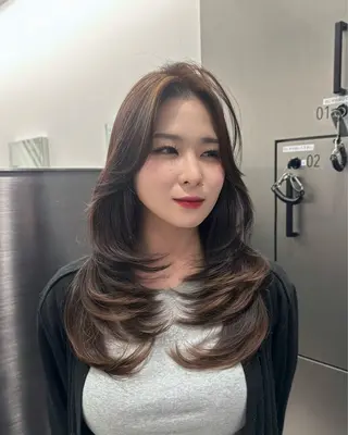 ロング 大人レイヤー/艶美髪 🇺🇸TOMONAのヘアスタイル