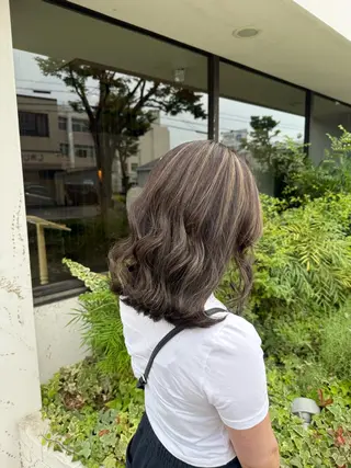 ミディアム ROZA germe所属・SHIO / ハイトーンカラーのヘアスタイル