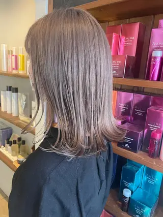 ミディアム カラー 渡辺 瑠美のヘアスタイル