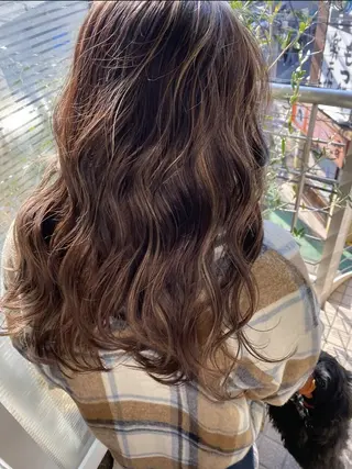 ロング カラー 響　インナーカラー イヤリングカラーのヘアスタイル