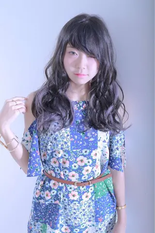 ロング 伊藤 裕貴のヘアスタイル