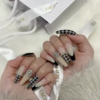 ネイル NEO Beauty Salon所属・𝐍𝐄𝐎 𝐉𝐔𝐑𝐈のネイルデザイン