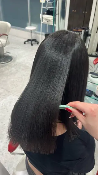 ミディアム 中屋 比呂のヘアスタイル