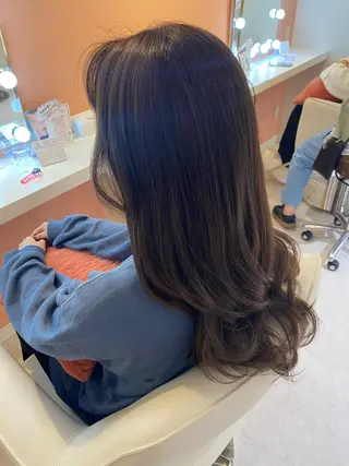 ロング カラー 梛木 唯のヘアスタイル