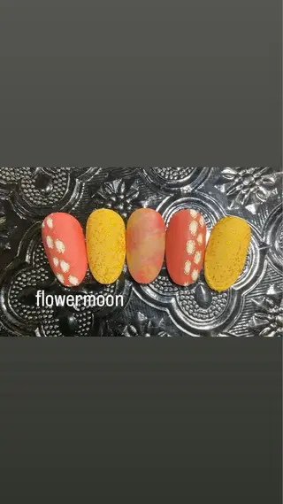 ネイル フラワー ムーンのネイルデザイン