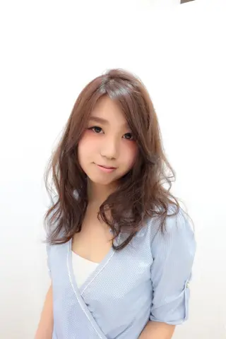 セミロング 小林 伊織のヘアスタイル