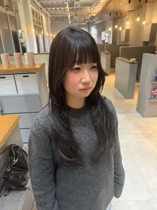 ロング エマ ピボット 中川店所属・富原崇太/切りっぱな しボブ/透明感カラーのヘアスタイル