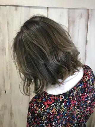 ミディアム カラー 丸山 史香のヘアスタイル