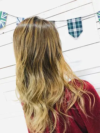 カラー ○HITOMI ○のヘアスタイル