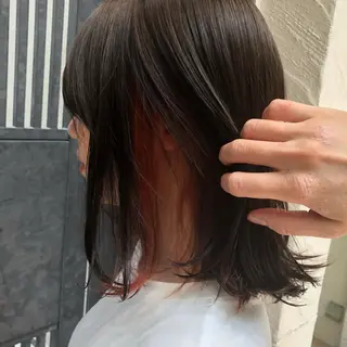 ミディアム カラー ウルフカット／吉村 桃子のヘアスタイル