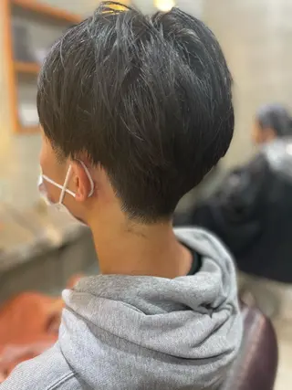 ショート メンズ 岡田 駿也のヘアスタイル