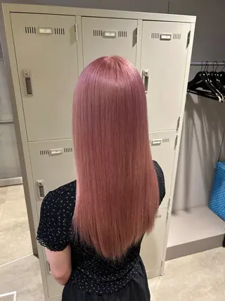 カラー ベージュ／ブラウン/ ナチュラルレイヤーのヘアスタイル