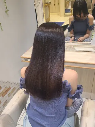 ロング 🖤デザインカラー ︎🤍ERINAのヘアスタイル
