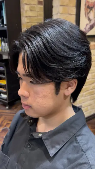 ショート モナン新宿所属・曲がる縮毛 メンズ 毛流れ 佐々木 優のヘアスタイル