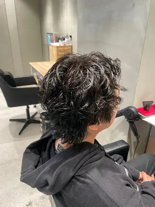 ショート パーマ メンズ hollo 原宿所属・ハイトーンカラー/ ダブルカラー/EMIのヘアスタイル