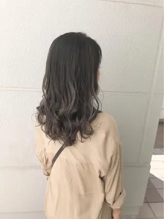 ミディアム 岸川 恭子のヘアスタイル
