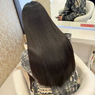 ロング EARTH所属・NATSUMI 透明感カラーのヘアスタイル