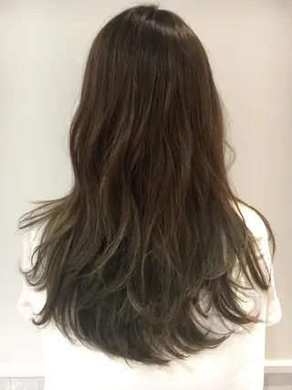 ロング カラー 江原 彩華のヘアスタイル